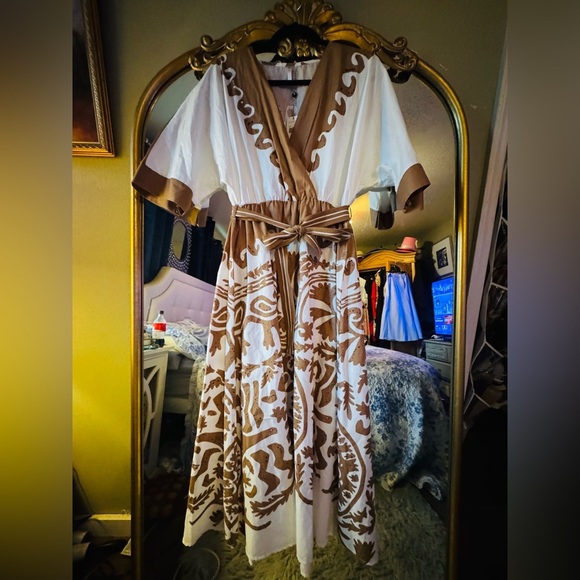 Kaktus Dresses & Skirts - Elegant tan and White Maxi Dress